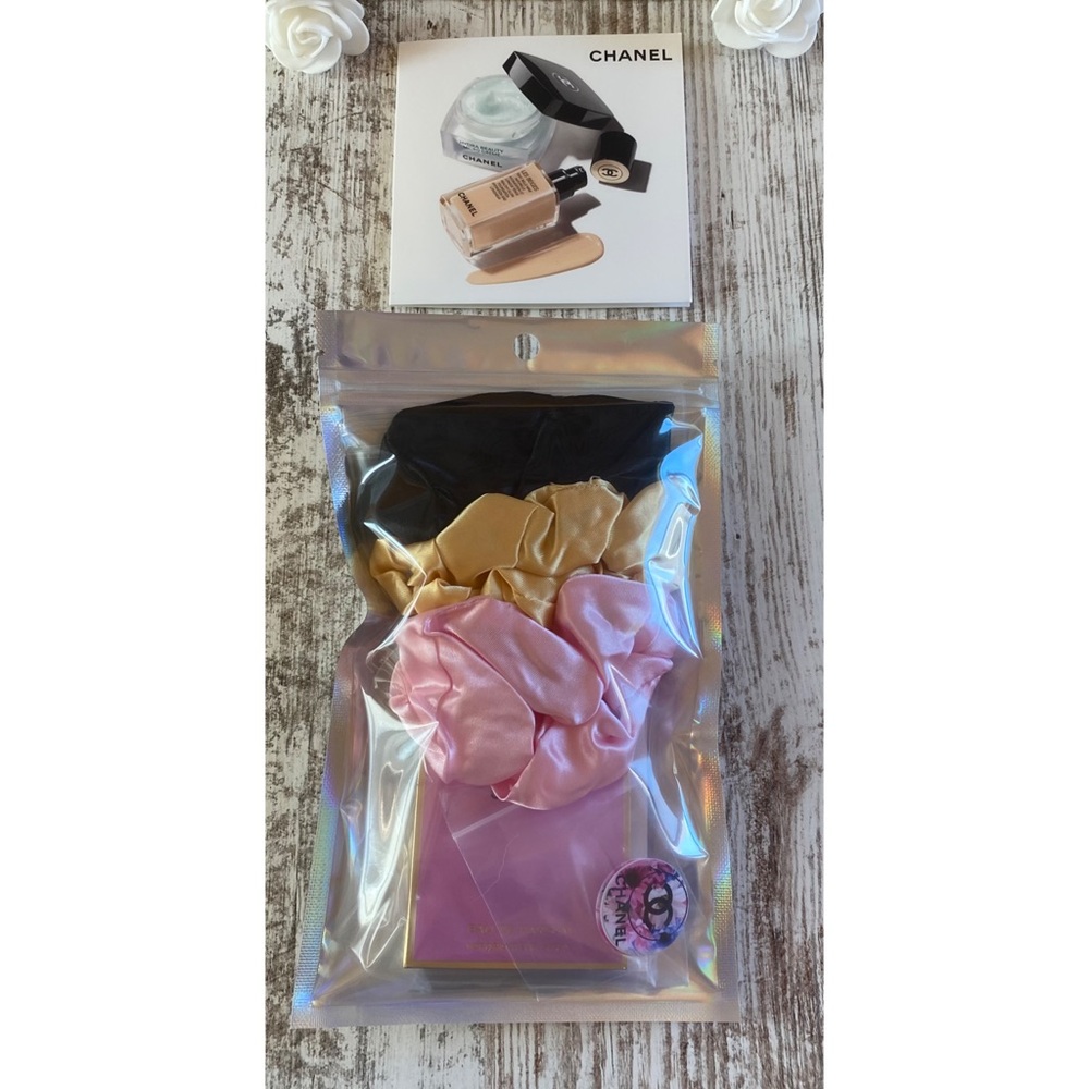 Brand new Chanel exclusive bundle - Picture 2 of 8